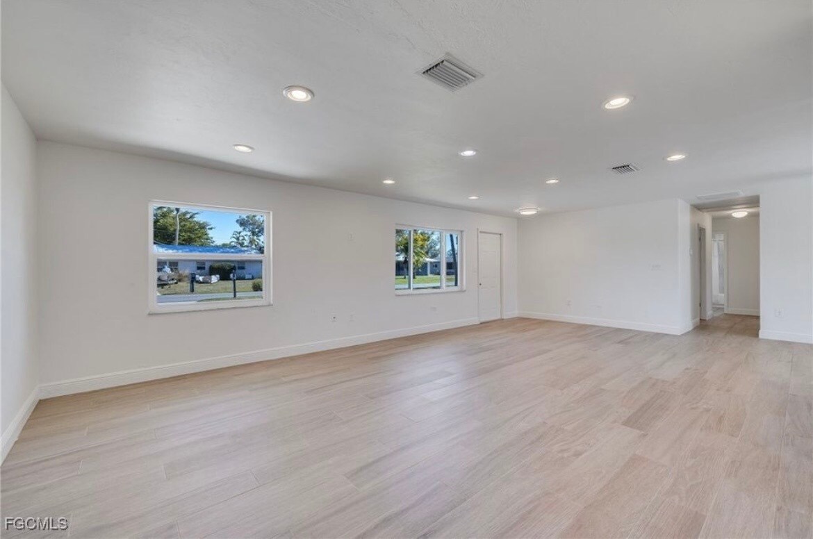 Building Photo - 7171 Drake Dr