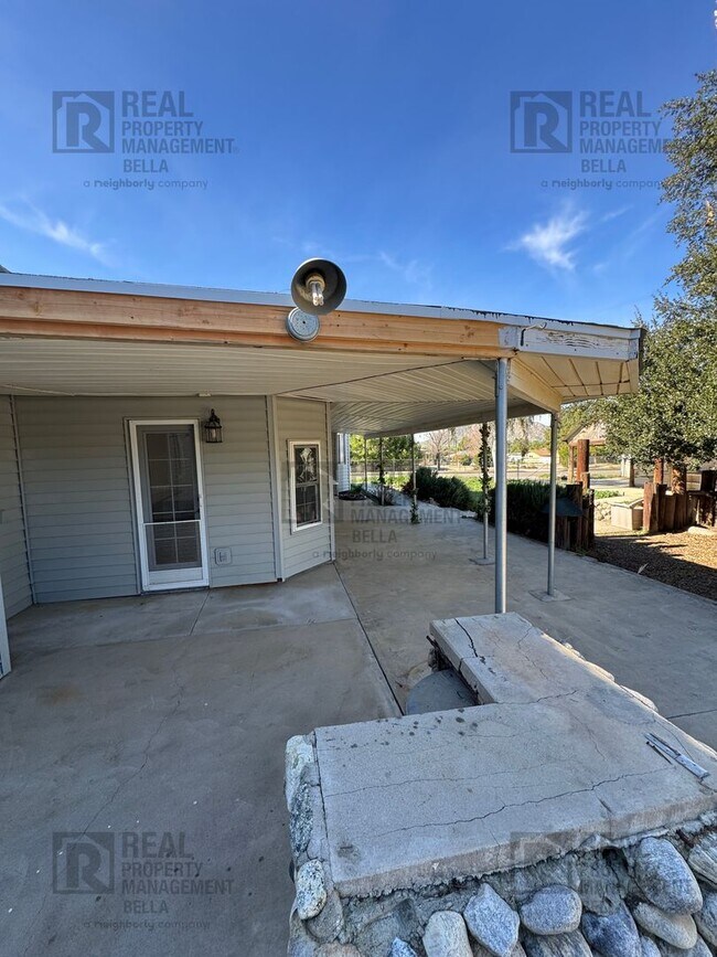 Building Photo - Peaceful Nuevo Living with Gated Driveway, Spacious Layout and Outdoor Living