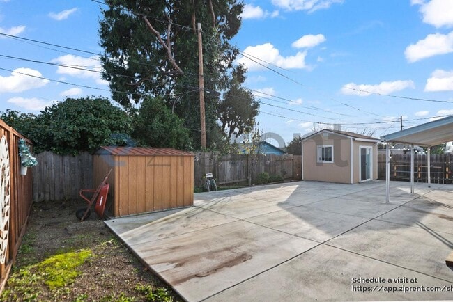 Building Photo - 1814 Armand Dr