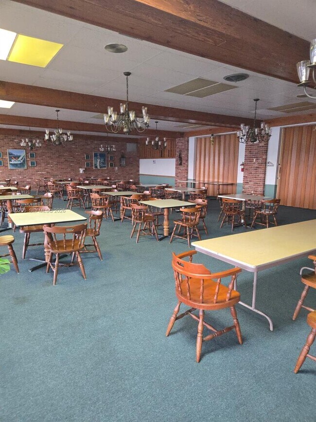 Building Photo - 1481 NE Miami Gardens Dr