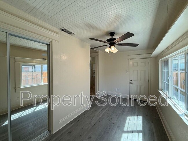 Building Photo - 949 Windeler Ave