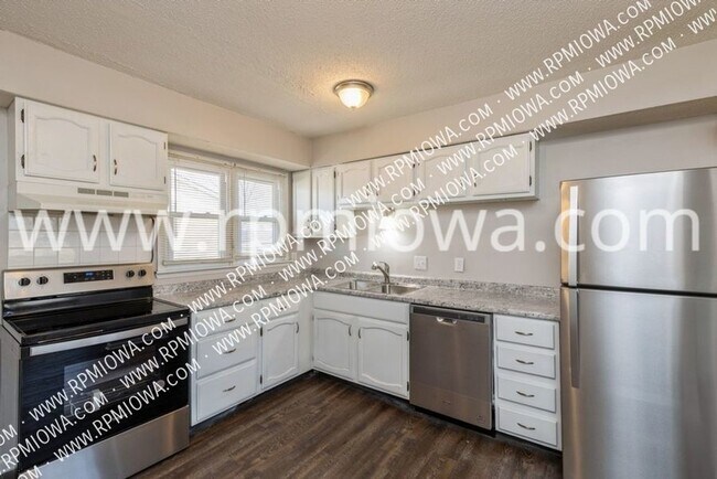 Building Photo - 213 NW Arlan Dr
