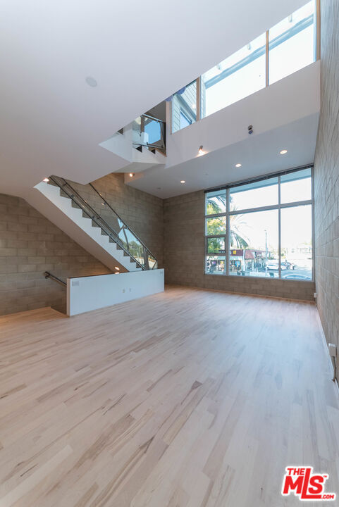 Building Photo - 717 Highland Ave