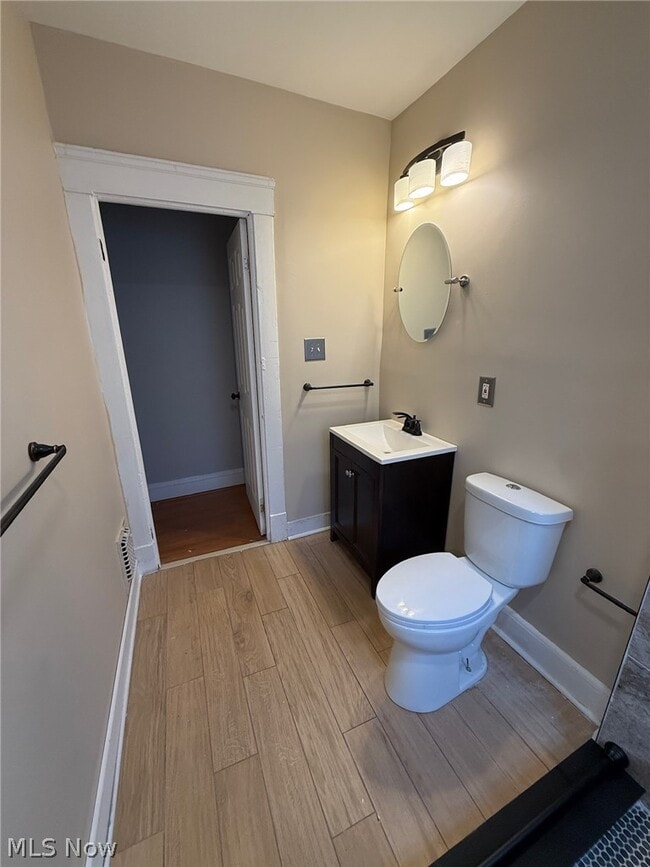 Building Photo - 14208 Kingsford Ave