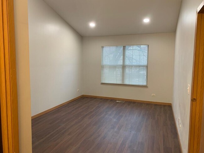 Building Photo - 640 Le Parc Cir