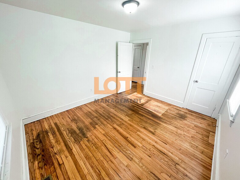 Building Photo - 10 Lowndes Ave