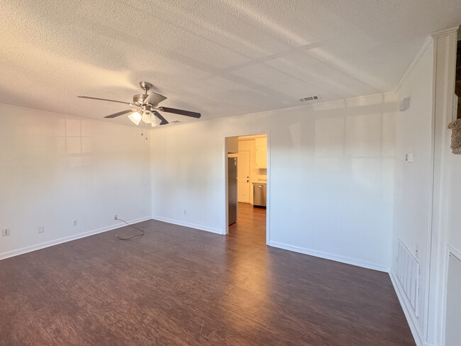 Building Photo - 113 Ellis Rd