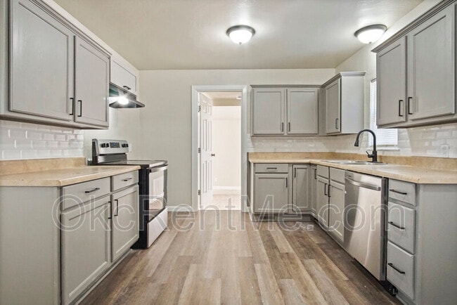 Building Photo - 6703 NW 25th St