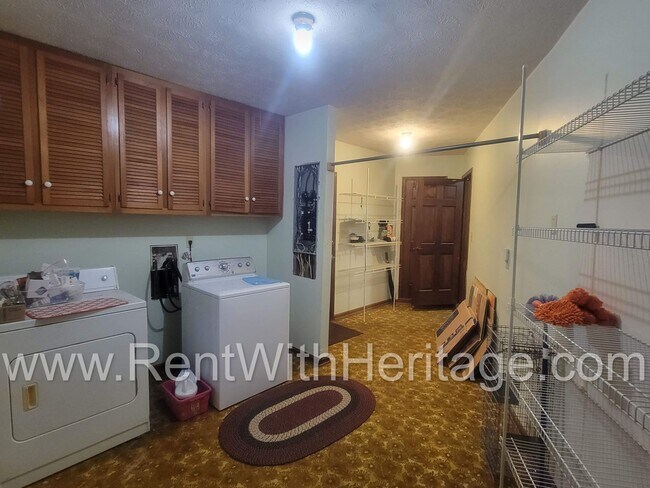 Building Photo - 1050 Flamingo Dr