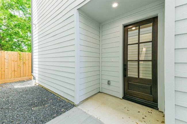 Building Photo - 5703 Balbo St