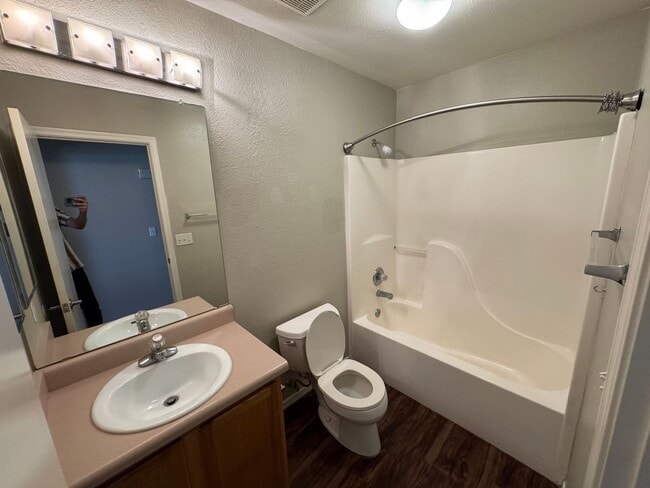 Building Photo - 3 Bedroom - 2 Bath - 1285 Sq. Ft.  - 2 Car Garage - Marana