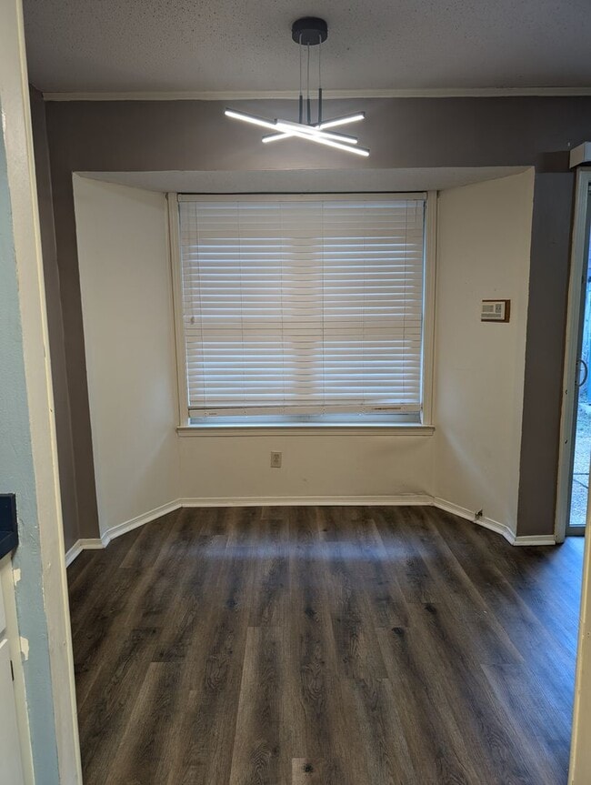 Building Photo - Townhouse 3/2.5 Fenced