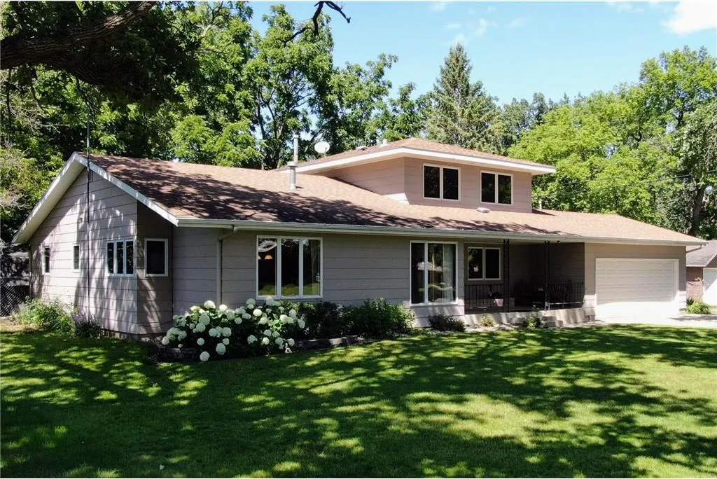 House - 415 12th Ave E