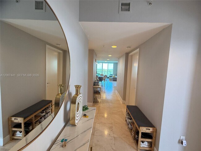 Building Photo - 15051 Royal Oaks Ln