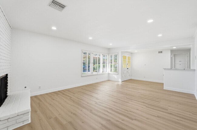 Building Photo - 23723 Aetna St