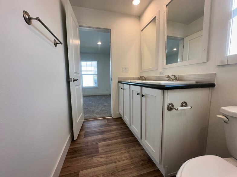 Building Photo - 29 Cavalier St N