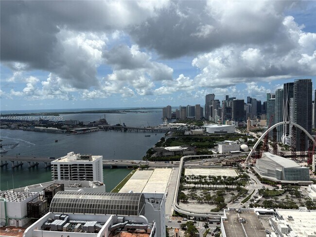 Building Photo - 1750 N Bayshore Dr