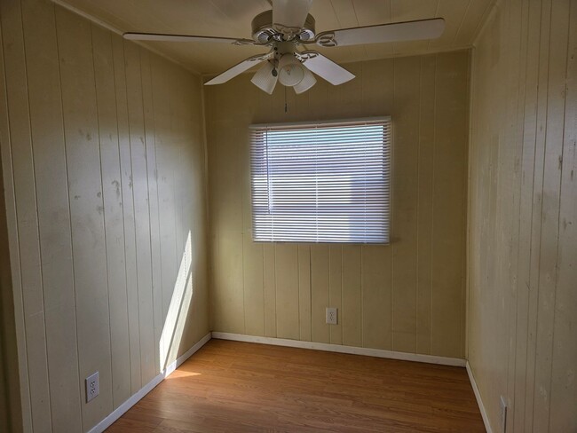 Building Photo - Three Bedroom, Pet Friendly Home!