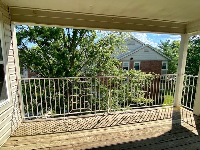 Garden view deck - 300 Blue Water Ct