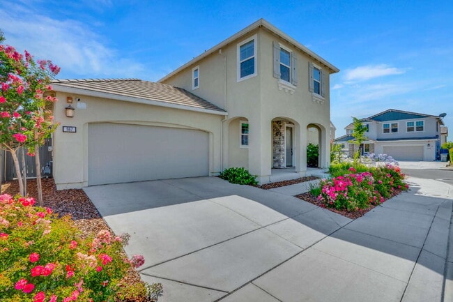 Building Photo - Modern 3-Bed, 3-Bath Vacaville Home Built ...