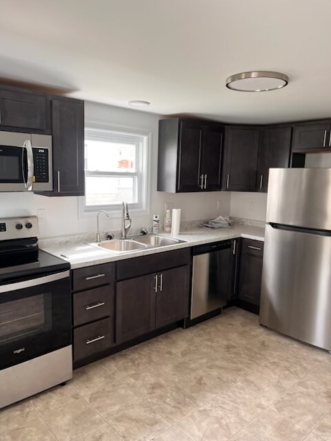 Building Photo - 220 N Fillmore St