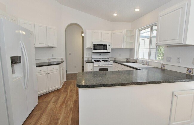 Building Photo - 608 Smith Ct