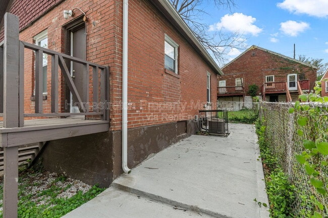 Building Photo - 7135 Woodrow Ave