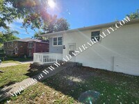 Building Photo - Nice Updated 2 Bed 1.5 Bath Duplex in Basehor-Available in MAY!!