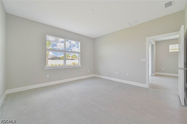 Building Photo - 42218 Edgewater Dr