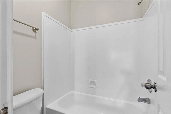 Building Photo - Available Now! 3 Bedroom 2 Bathroom Home i...