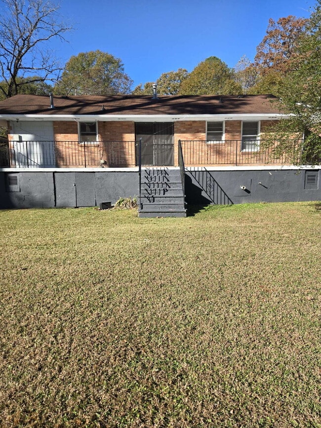 Building Photo - Charming 4-Sided Brick Oasis with Fenced Yard & Hardwood Floors in Atlanta!"