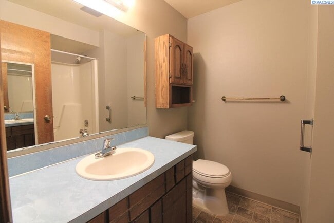 Building Photo - Kennewick 3 Bed/2 Bath Rambler + Bonus Room