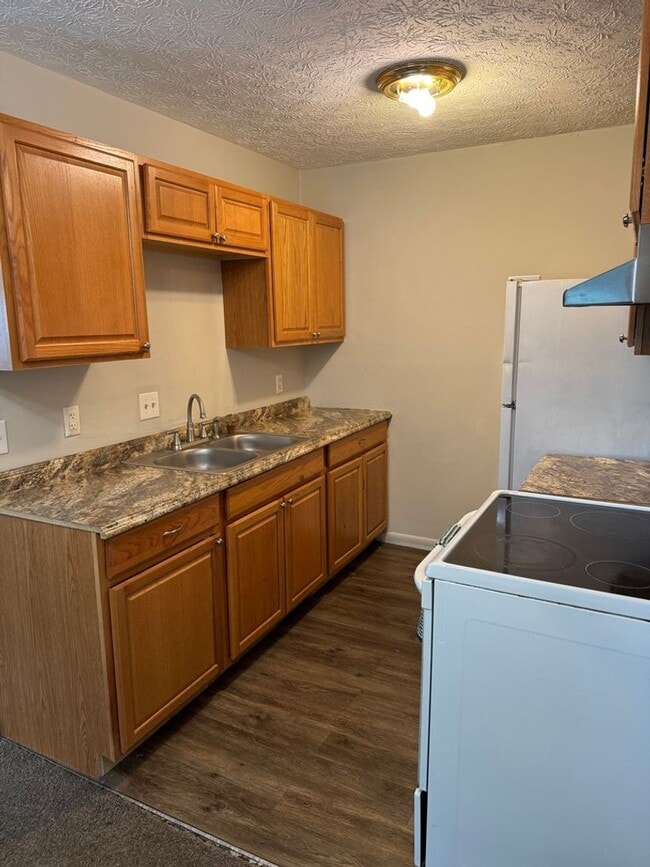 Building Photo - Bright & Fresh 2 Bedroom Apartment – Ready...