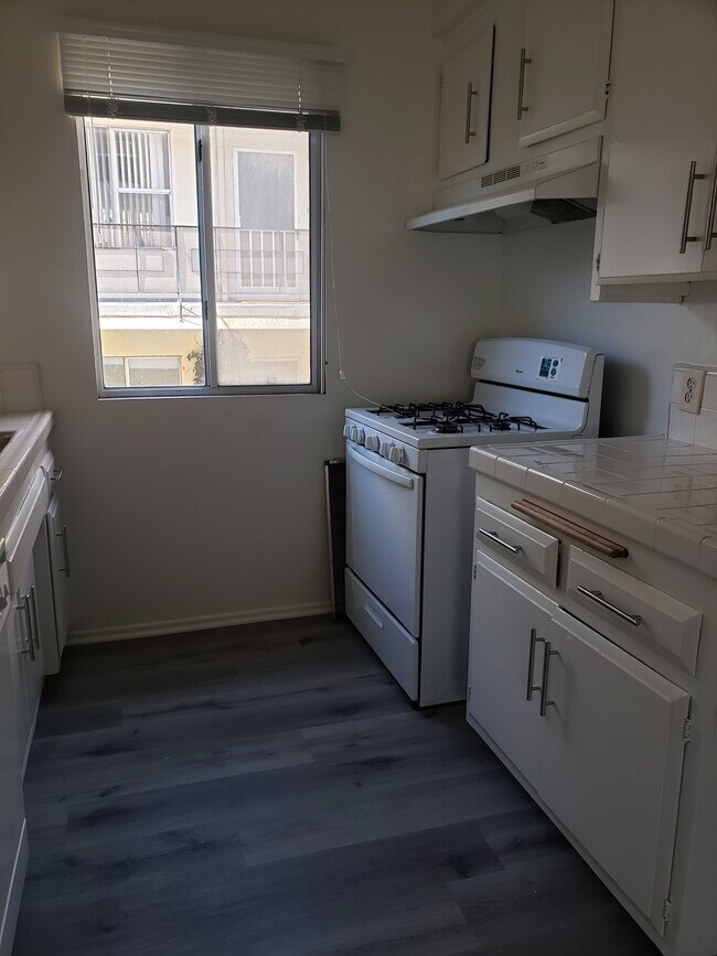 Building Photo - 329 California Ave