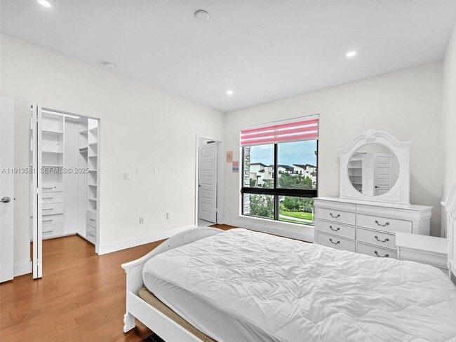 Building Photo - 10250 NW 76th Terrace