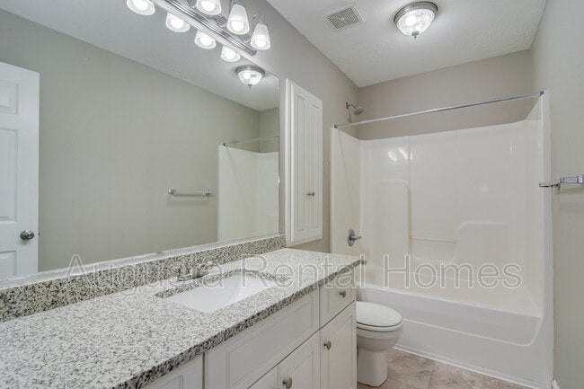 Building Photo - 525 Edgecliff Ln