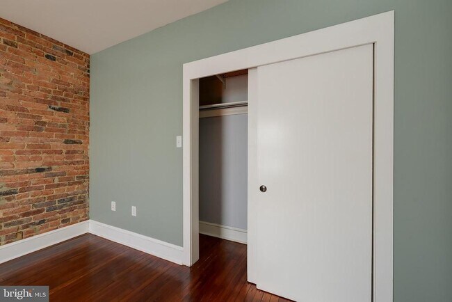 Building Photo - 1123 7th St NE