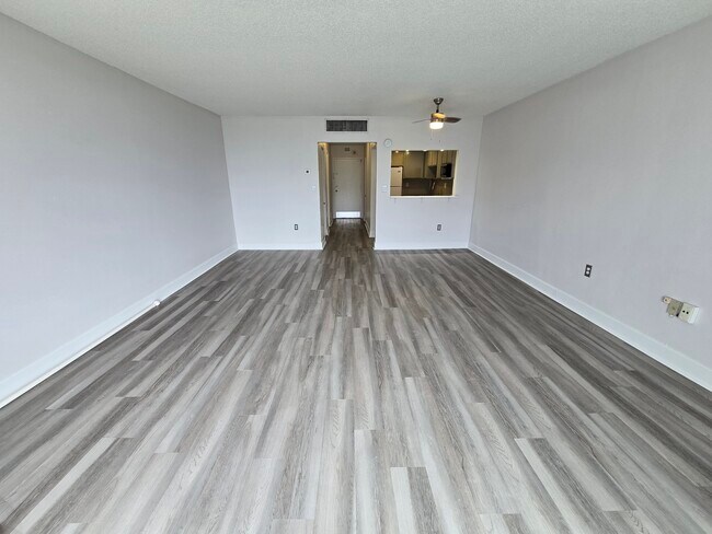 Building Photo - Three Horizons North