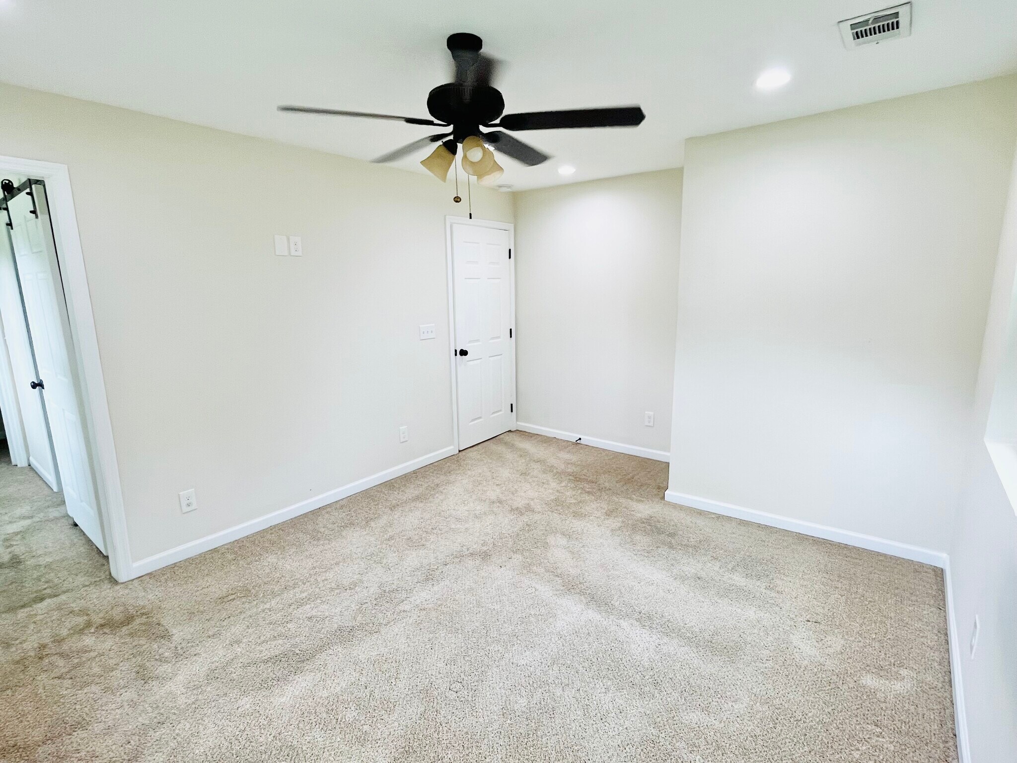 Building Photo - 2270 Miriam Ln