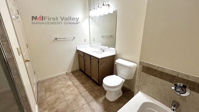Building Photo - 3 Bedrooms, 2 Baths