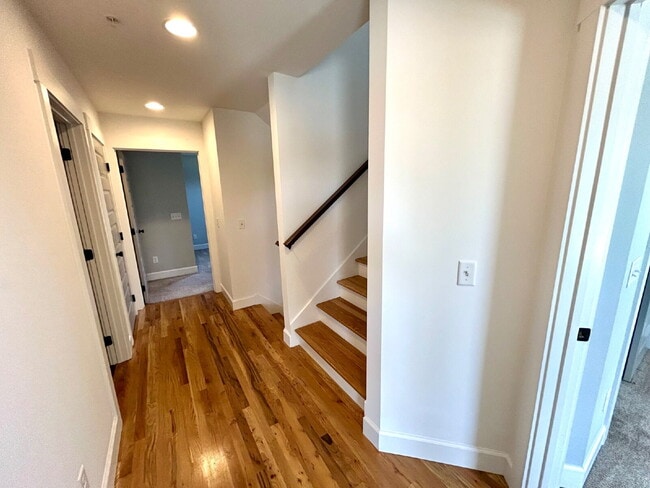 Building Photo - Modern 3-Bedroom 3-Story Apartment with a ...