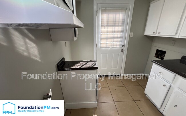 Building Photo - 1131 Catalina Rd