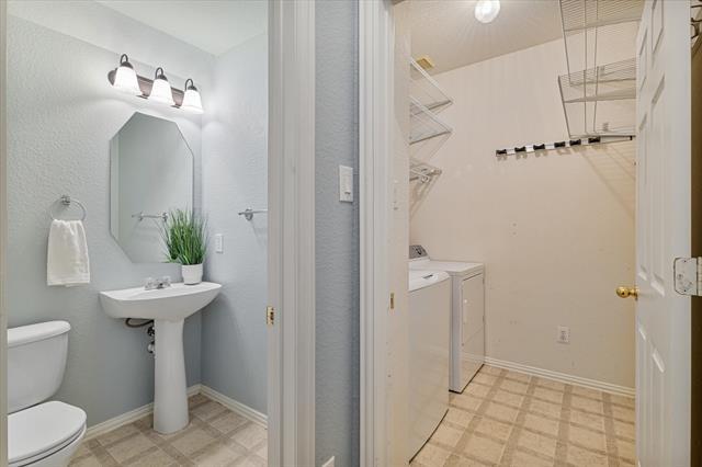 Building Photo - 931 W Cedar St