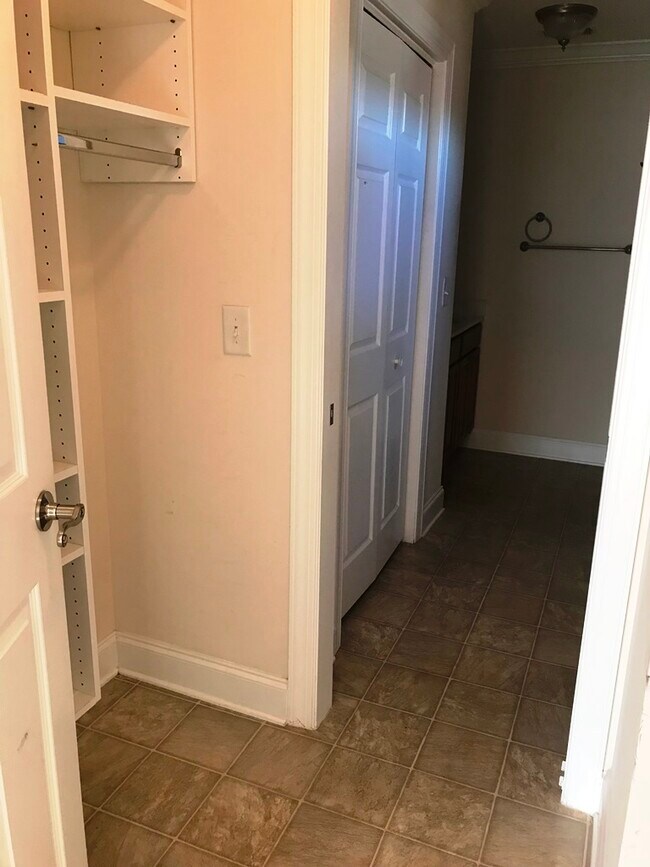 Building Photo - 103 Pickens St