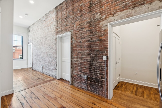 Building Photo - 129 Main St