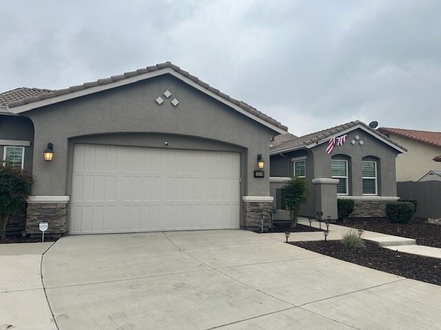 Building Photo - Gorgeous 3 Bedroom 2 Bathroom Manteca Home