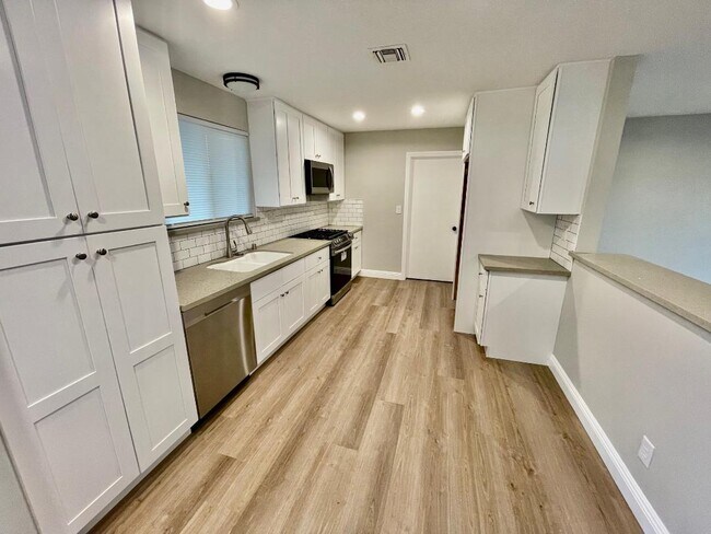 Building Photo - 1243 Able Cir