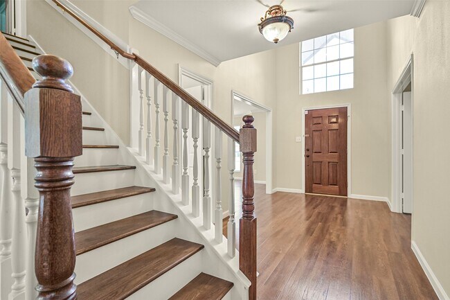 Building Photo - 313 Winding Oak Ln S