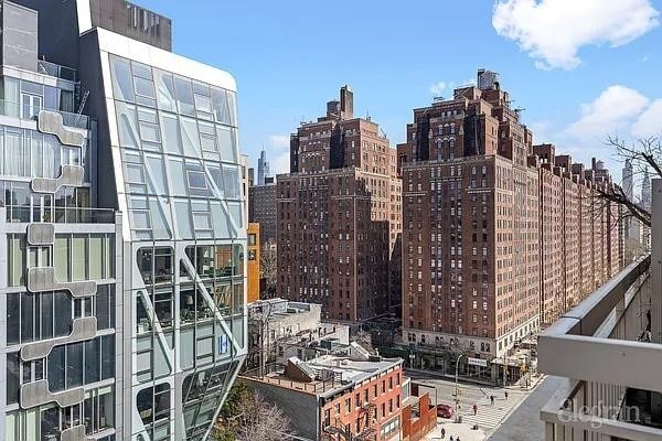 Building Photo - 520 W 23 St