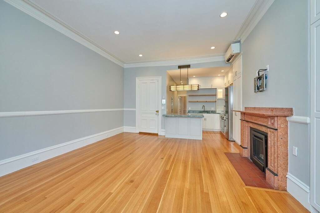 Building Photo - 313 Marlborough St